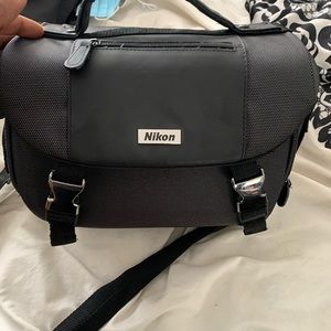 Digital camera only needs charger LIKE NEW